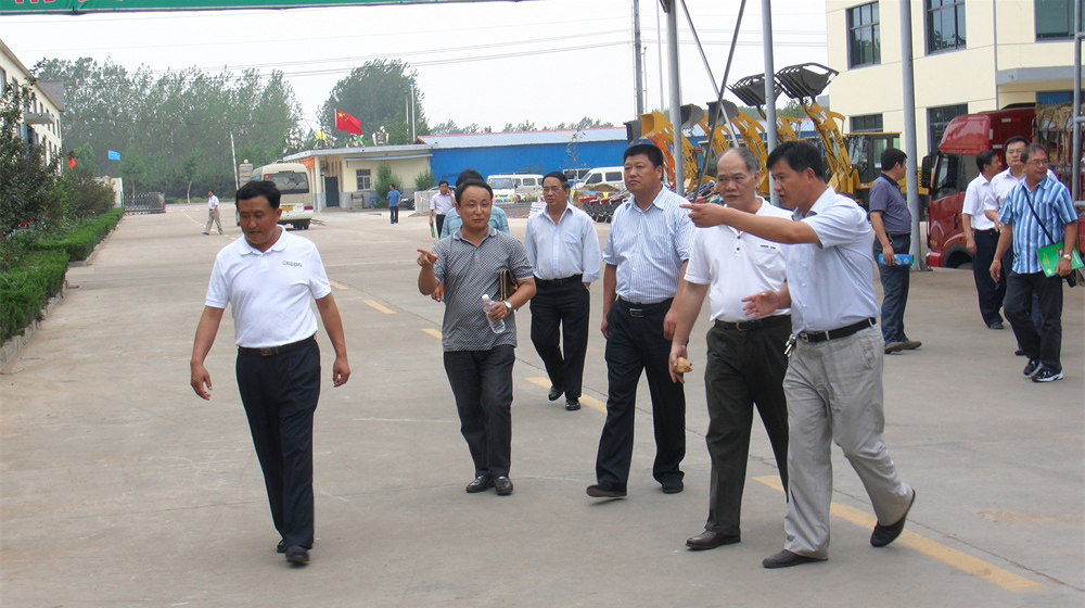 烏克蘭外商來(lái)公司洽談合作項(xiàng)目